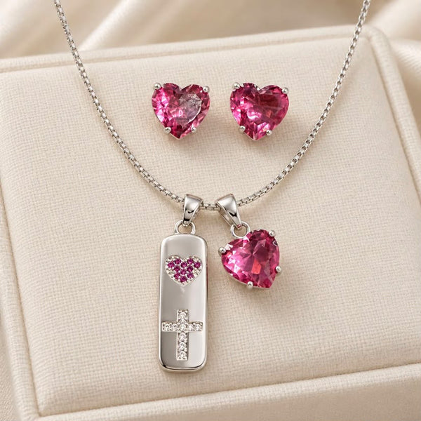 COLAR COM PLAQUINHA E CORAÇÃO DE ZIRCÔNIA FUCSIA BANHO PRATA