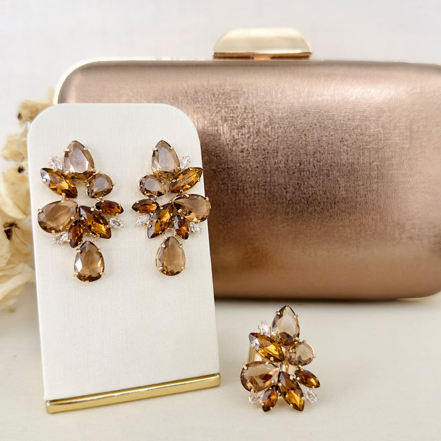 Kit Clutch, Brinco e Anel Regulável Gaby Tons de Marrom Banho Dourado
