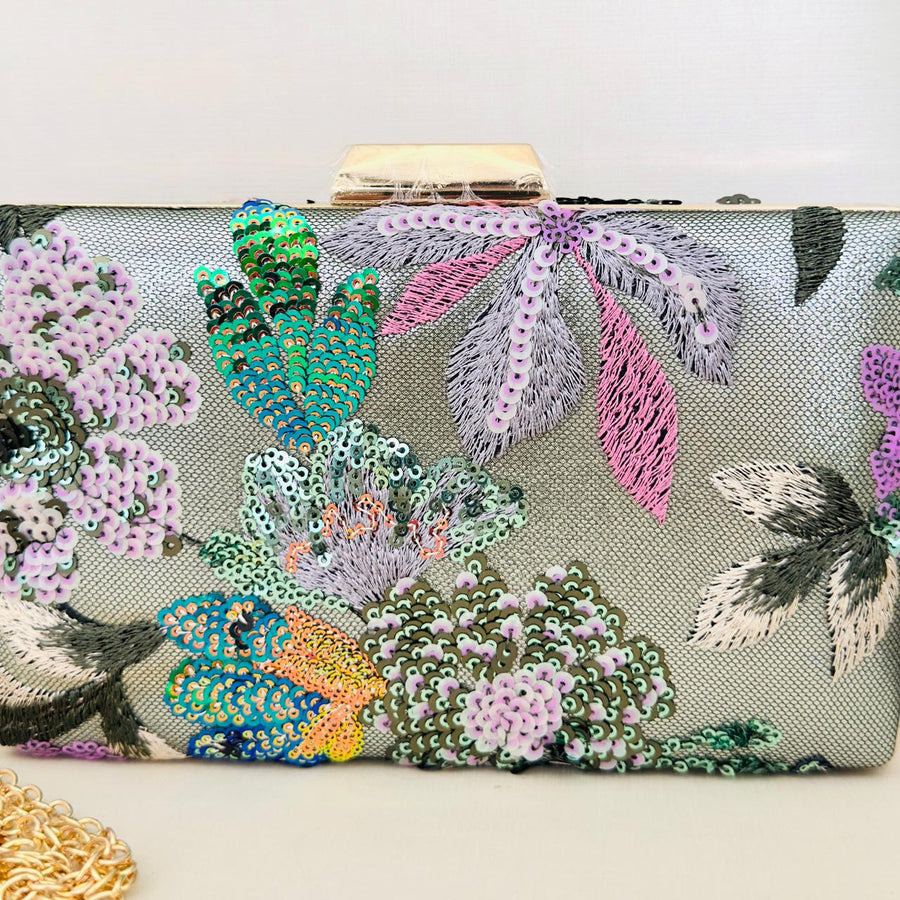Clutch Bordada Menta com Lilás Detalhe Dourado