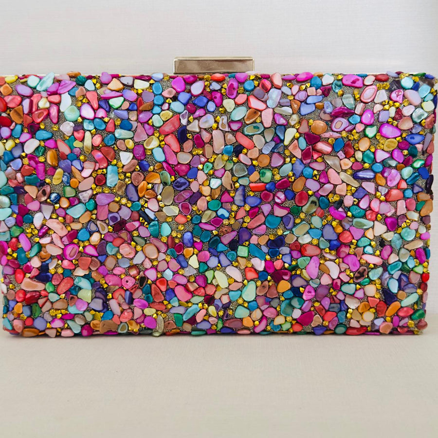 Clutch de Pedrinhas Colorida com Detalhe Dourado
