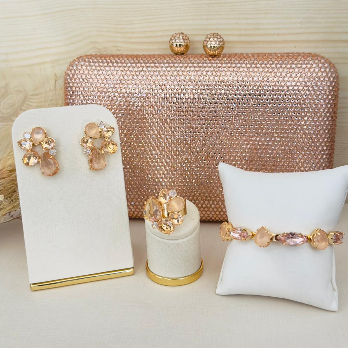 Kit 4 Peças Clutch, Brinco, Bracelete e Anel Regulável Bronx de Zircônia Nude Dourado