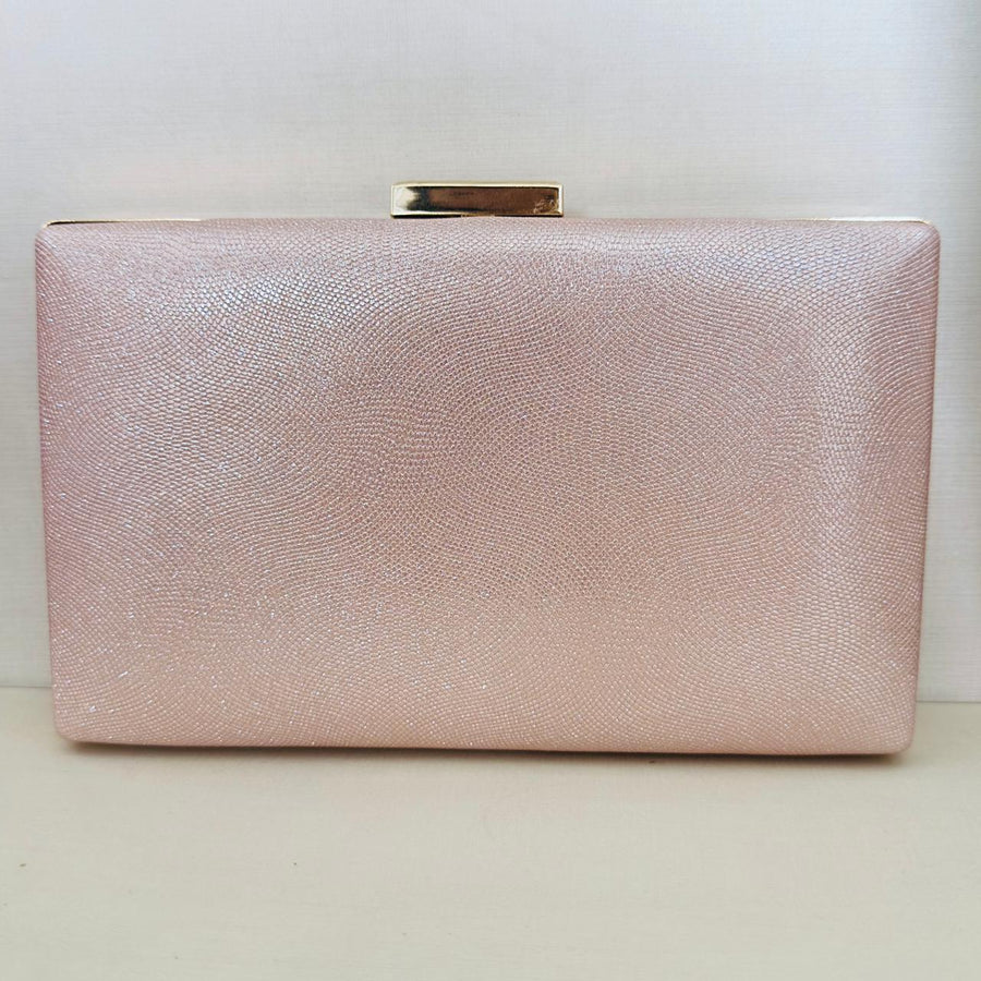 Clutch Rosa Claro de Brilho Detalhe Dourado