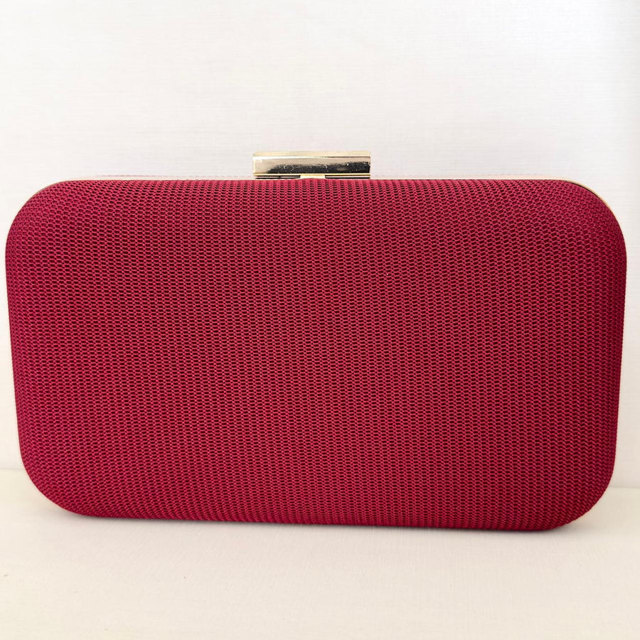 Clutch Vinho Marsala com Detalhe Dourado