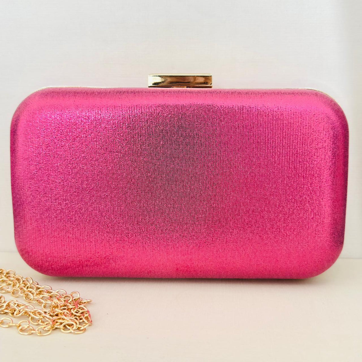Clutch Brilhosa Rosa Pink com Detalhe Dourado