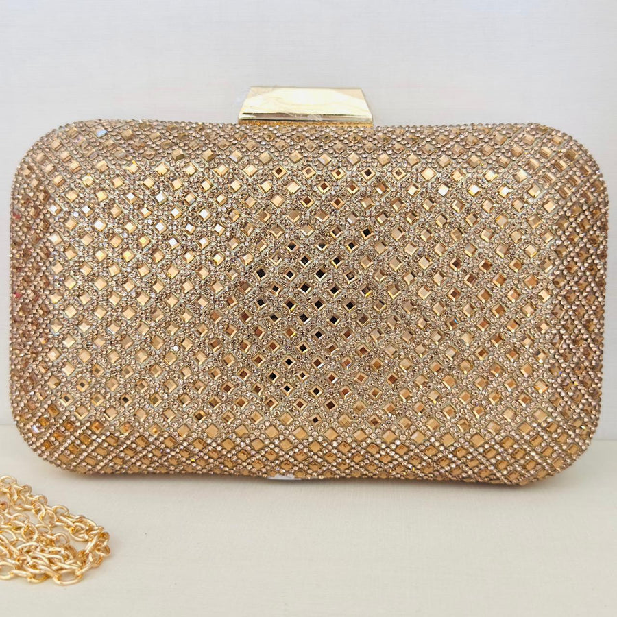 Clutch de Brilho Nude com Detalhe Dourado