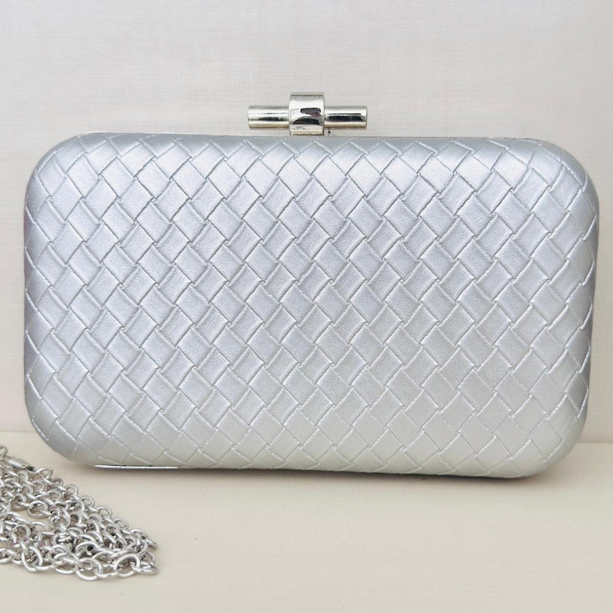 Clutch Detalhada Prata