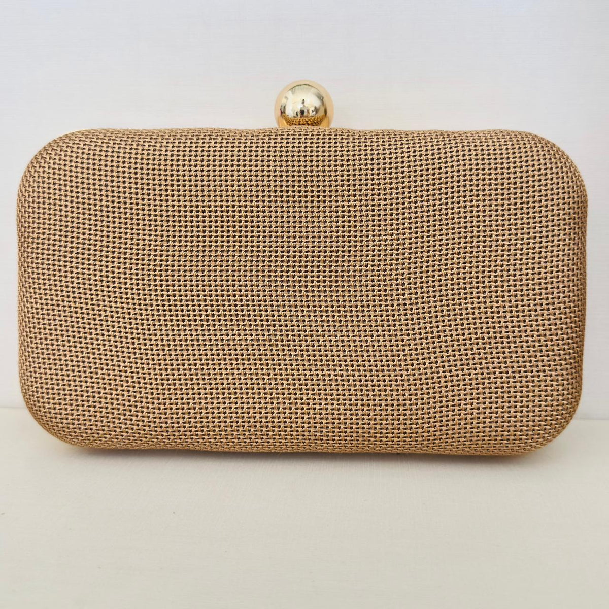Clutch de Pano Marrom com Detalhe Dourado