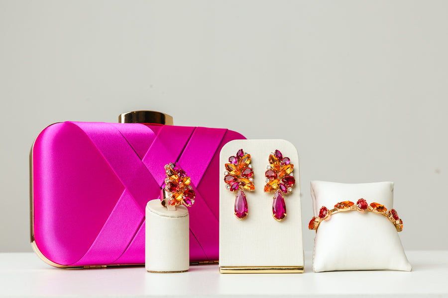 Kit 4 Peças Clutch, Brinco, Bracelete e Anel Regulável Josy Coral com Rosa Fucsia Banho Dourado