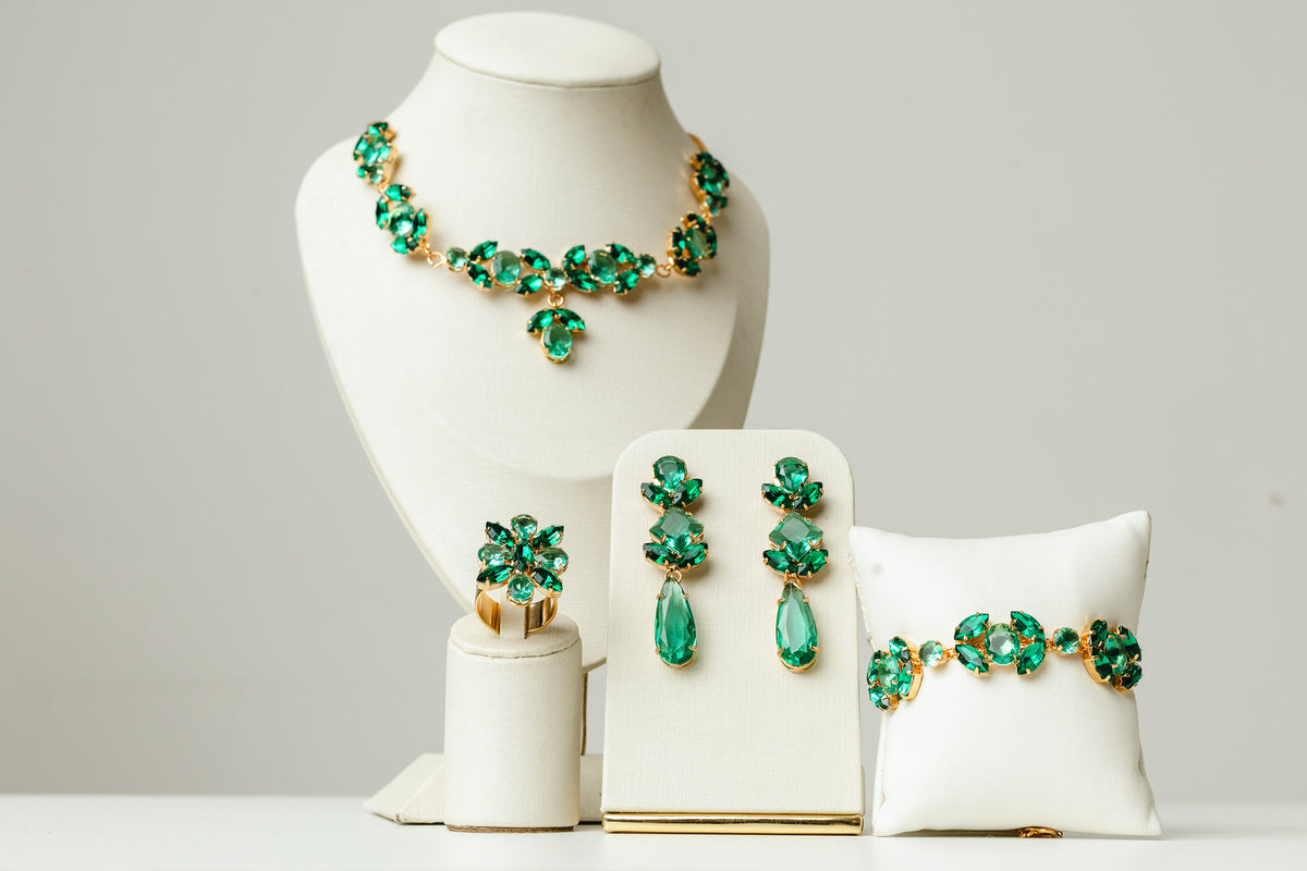 Kit 4 Peças Brinco, Colar, Pulseira e Anel Regulável Luxo Tons de Verde Banho Dourado
