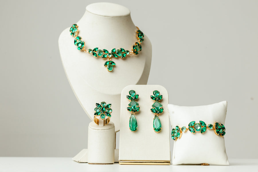 Kit 4 Peças Brinco, Colar, Pulseira e Anel Regulável Luxo Tons de Verde Banho Dourado