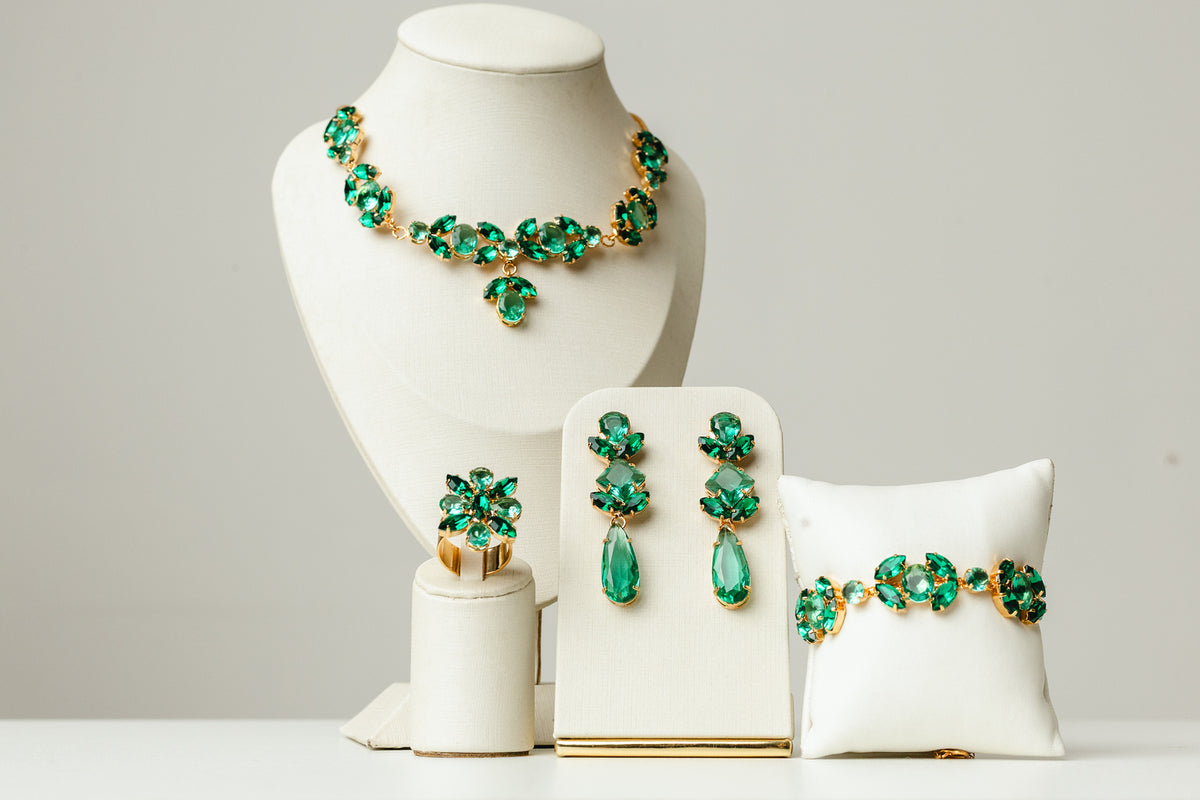Kit 4 Peças Brinco, Colar, Pulseira e Anel Regulável Luxo Tons de Verde Banho Dourado