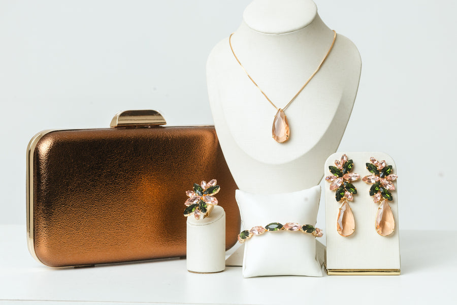 Kit 5 Peças Clutch,  Colar, Brinco, Bracelete Anel Regulável Londres Nude com Verde Oliva Dourado