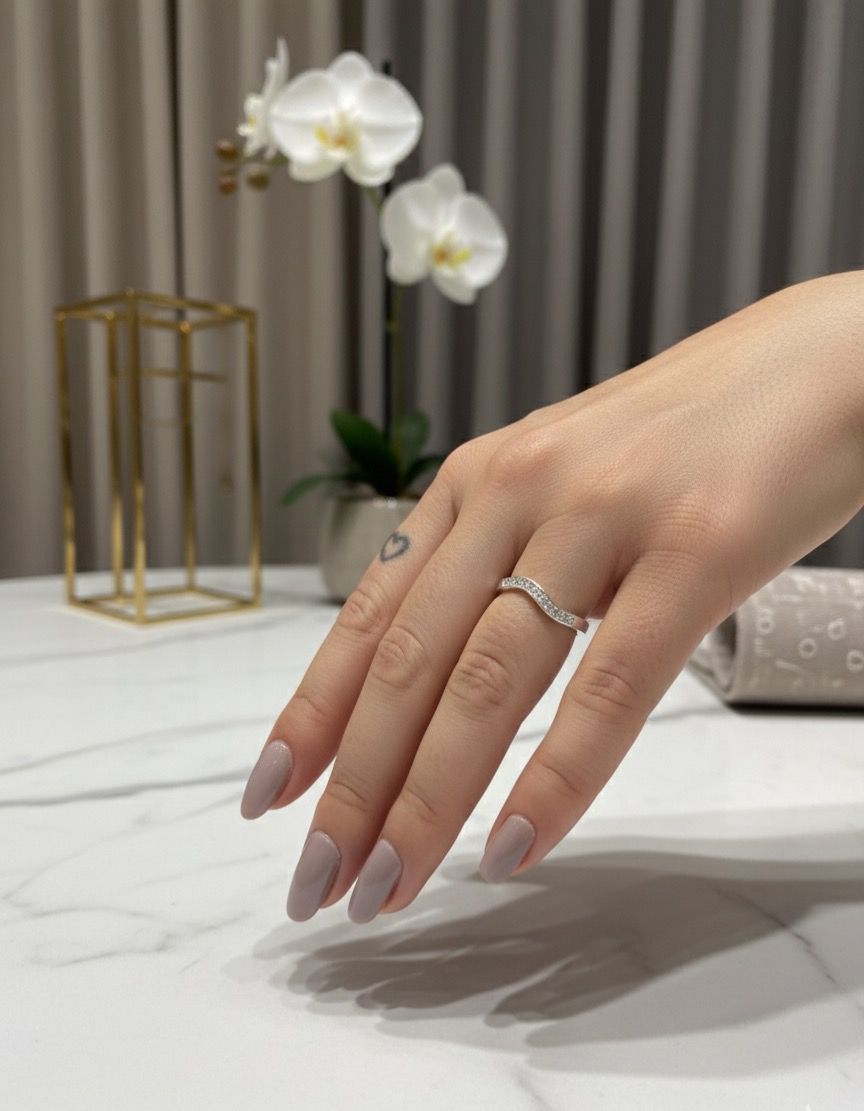 Anel Aparador com Micro Zircônias | Folheado a Prata Clara  Regulável 13 ao 18