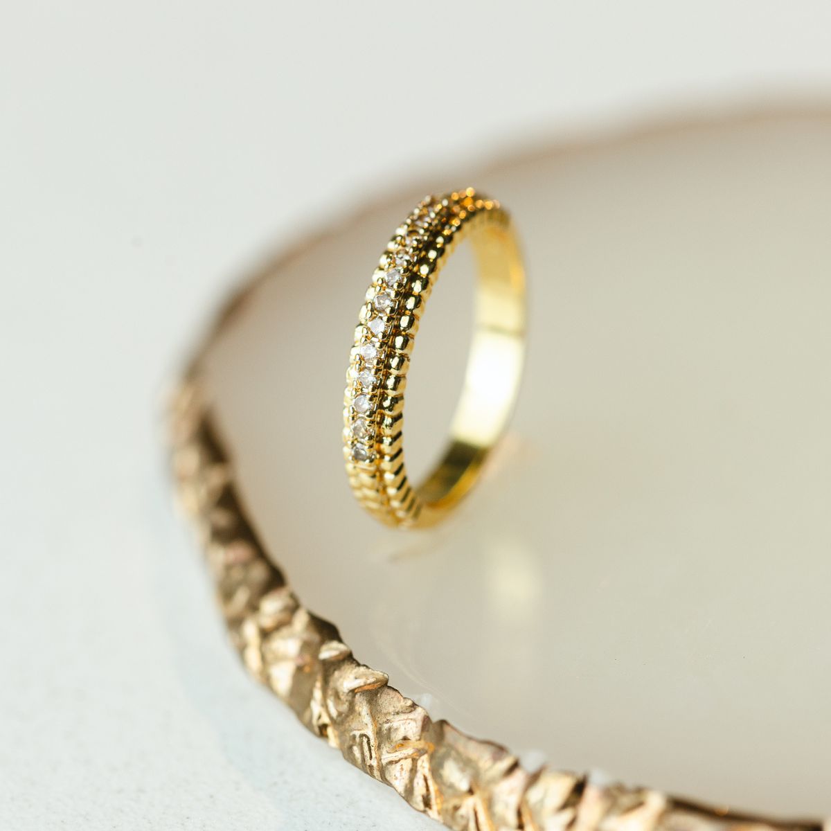 Anel Aparador Delicado com Pontos de Zircônias | Dourado Tamanho:21