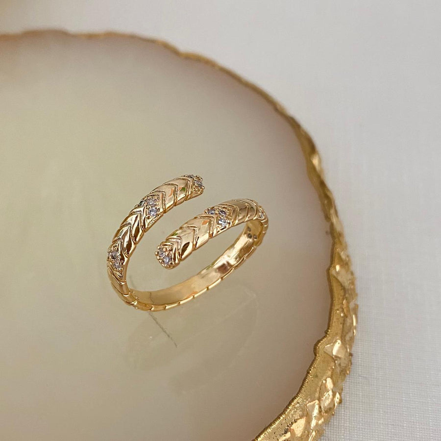 Anel Espiral Dourado Com Zircônia