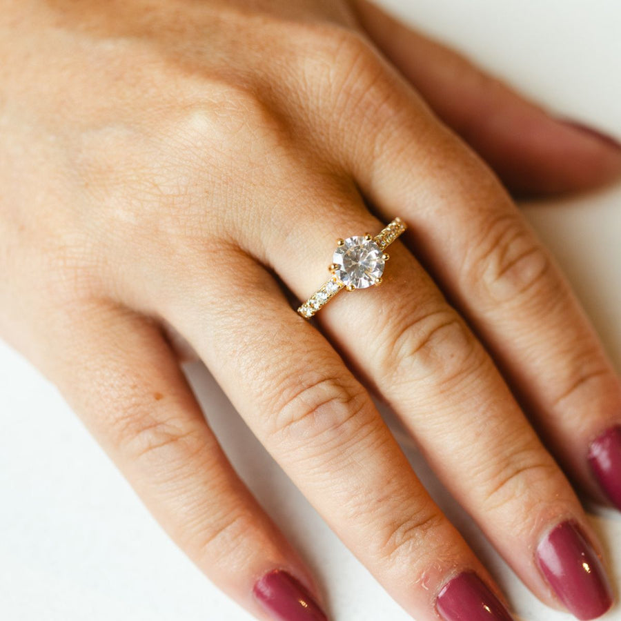 Anel Solitário de Zircônia Cristal e Micro pontos de Zircônia | Dourado Tamanho:20