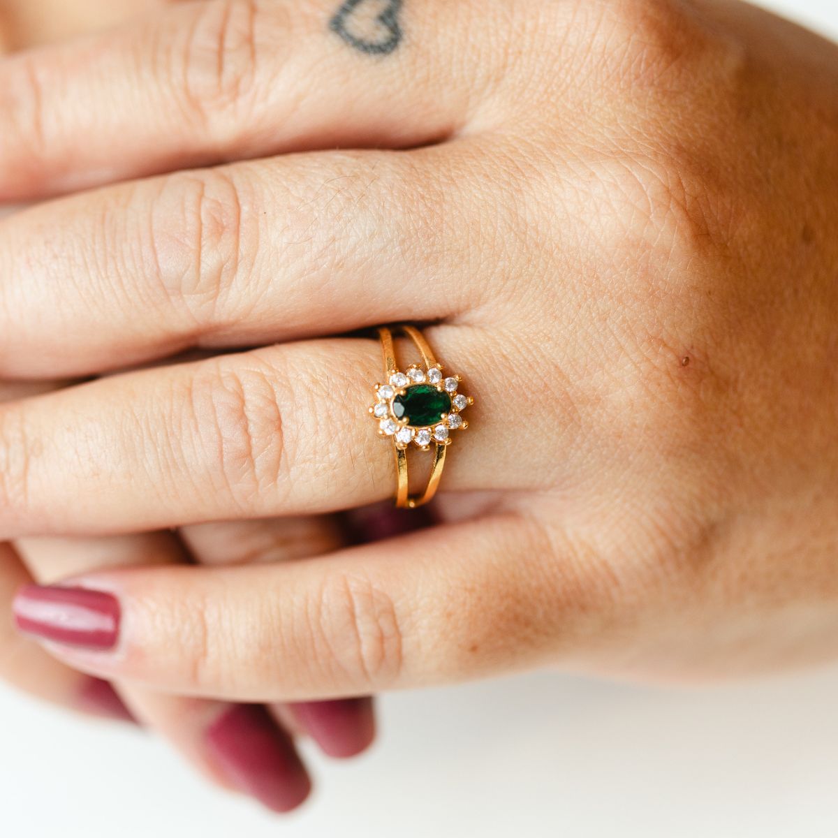 Anel Solitário Verde com Zircônia | Dourado