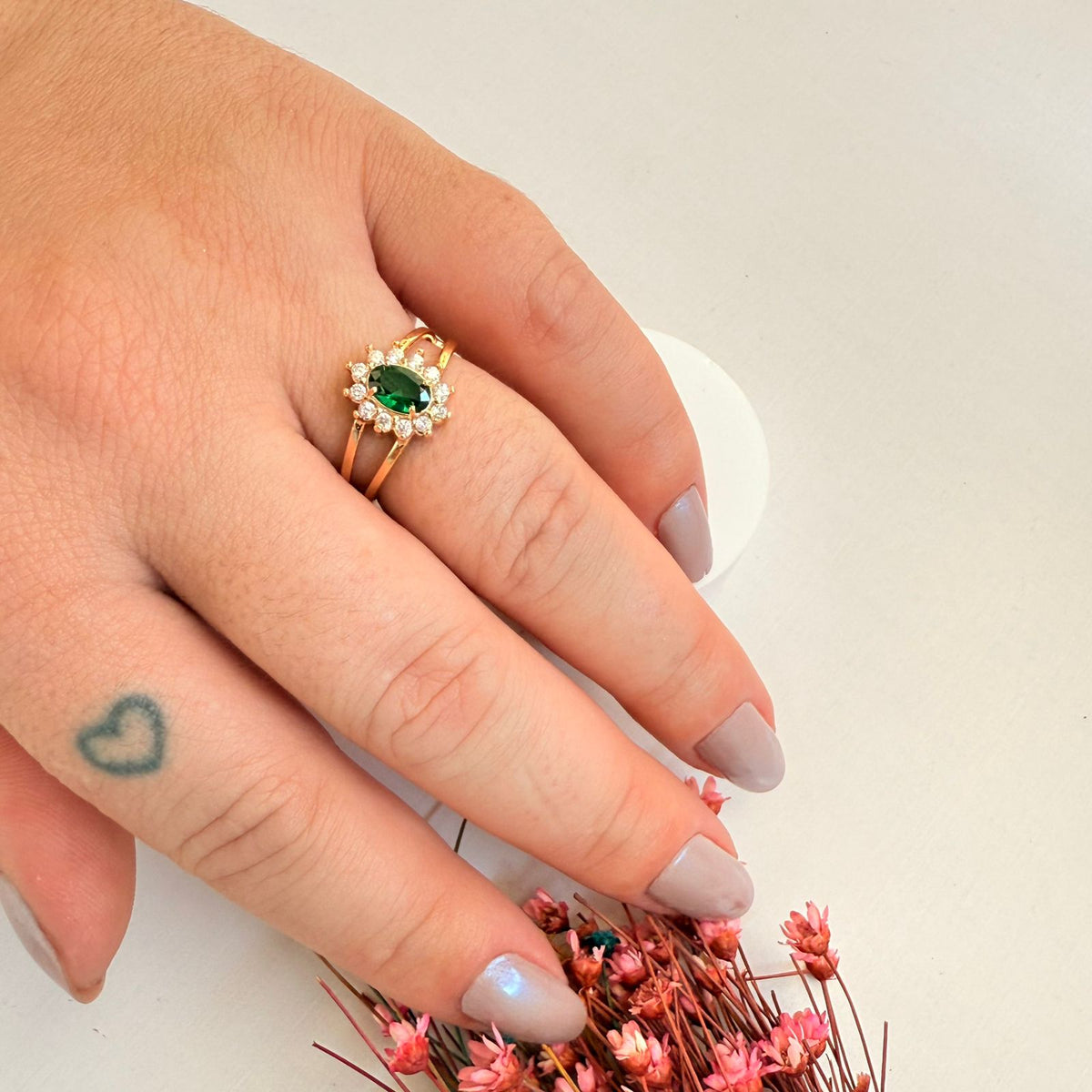Anel Solitário Verde com Zircônia | Dourado