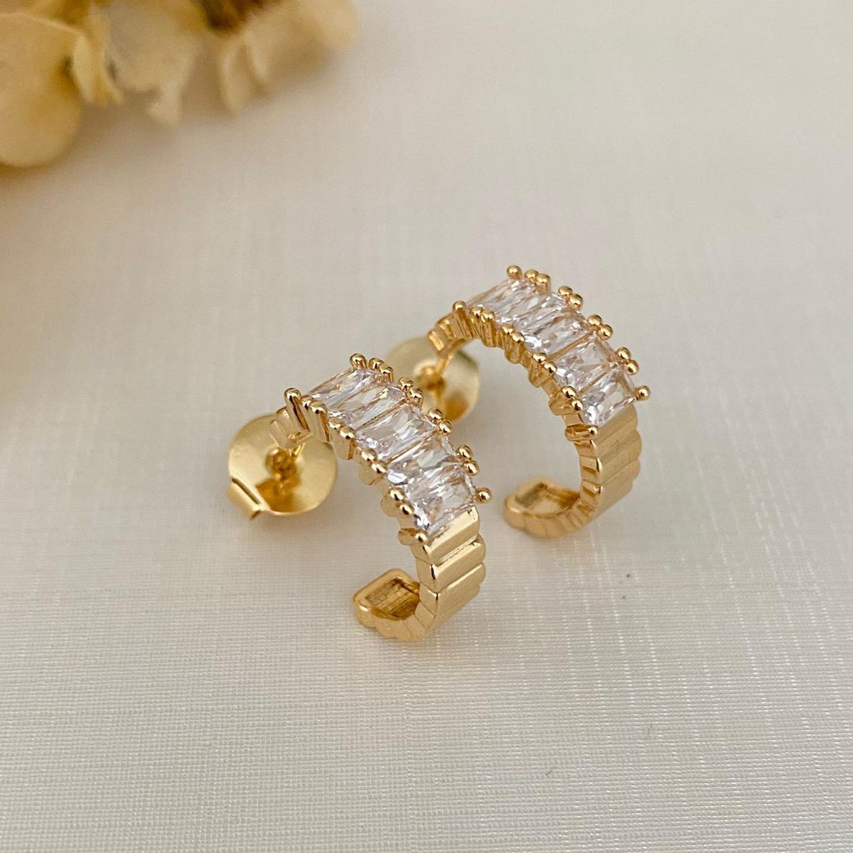 Argola de Zircônia Cristal Lady Dourado