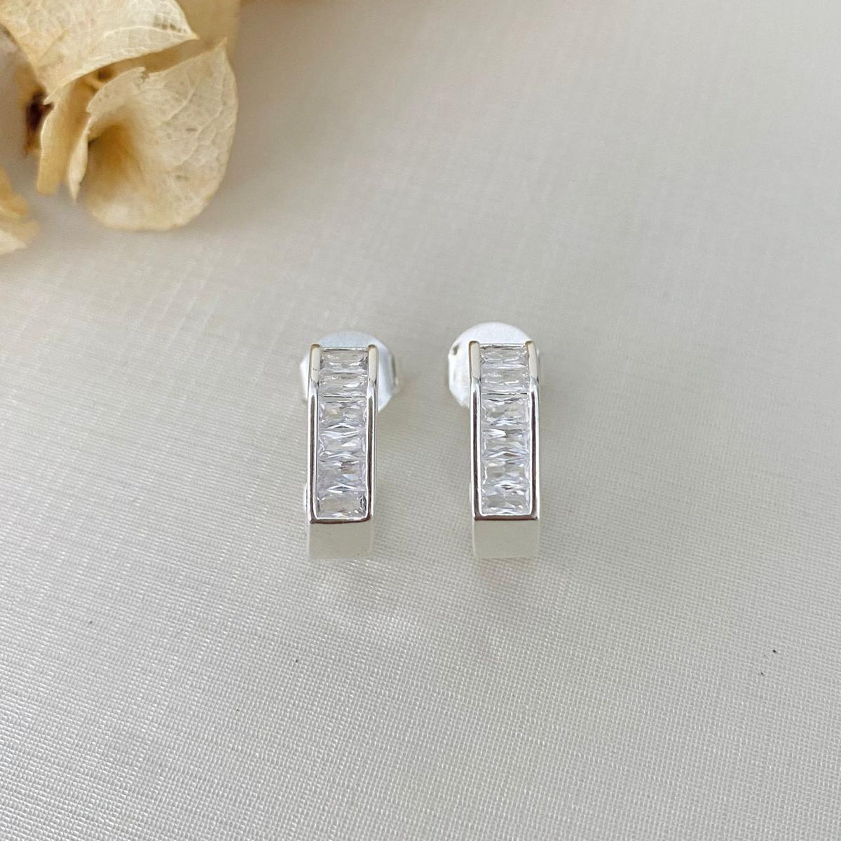Argola de Zircônia Quadrada Lesly Prata