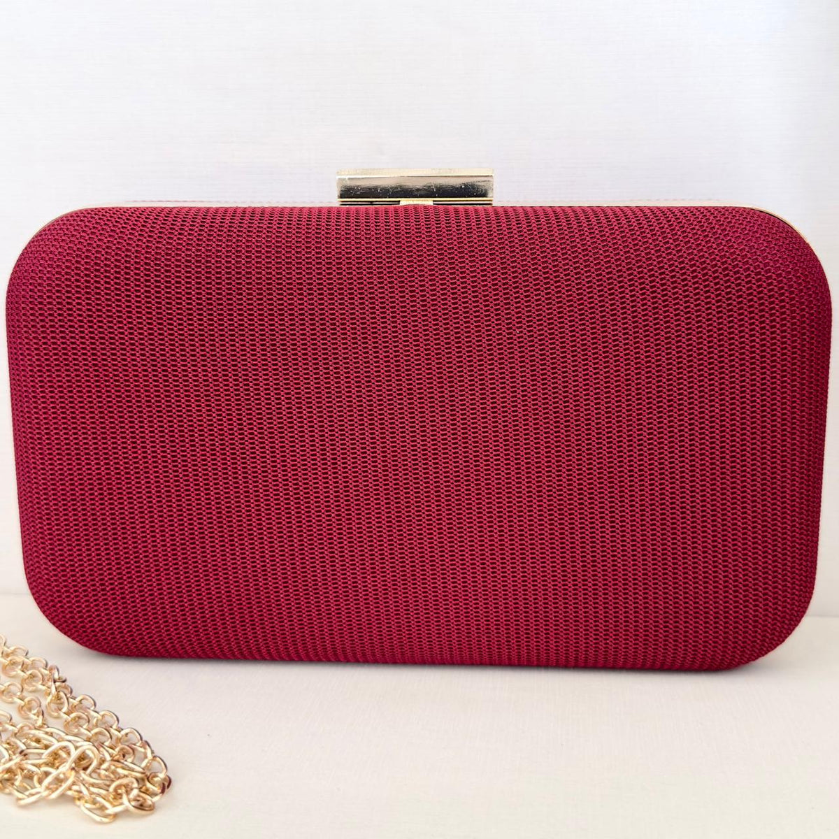 Clutch Vinho Marsala com Detalhe Dourado