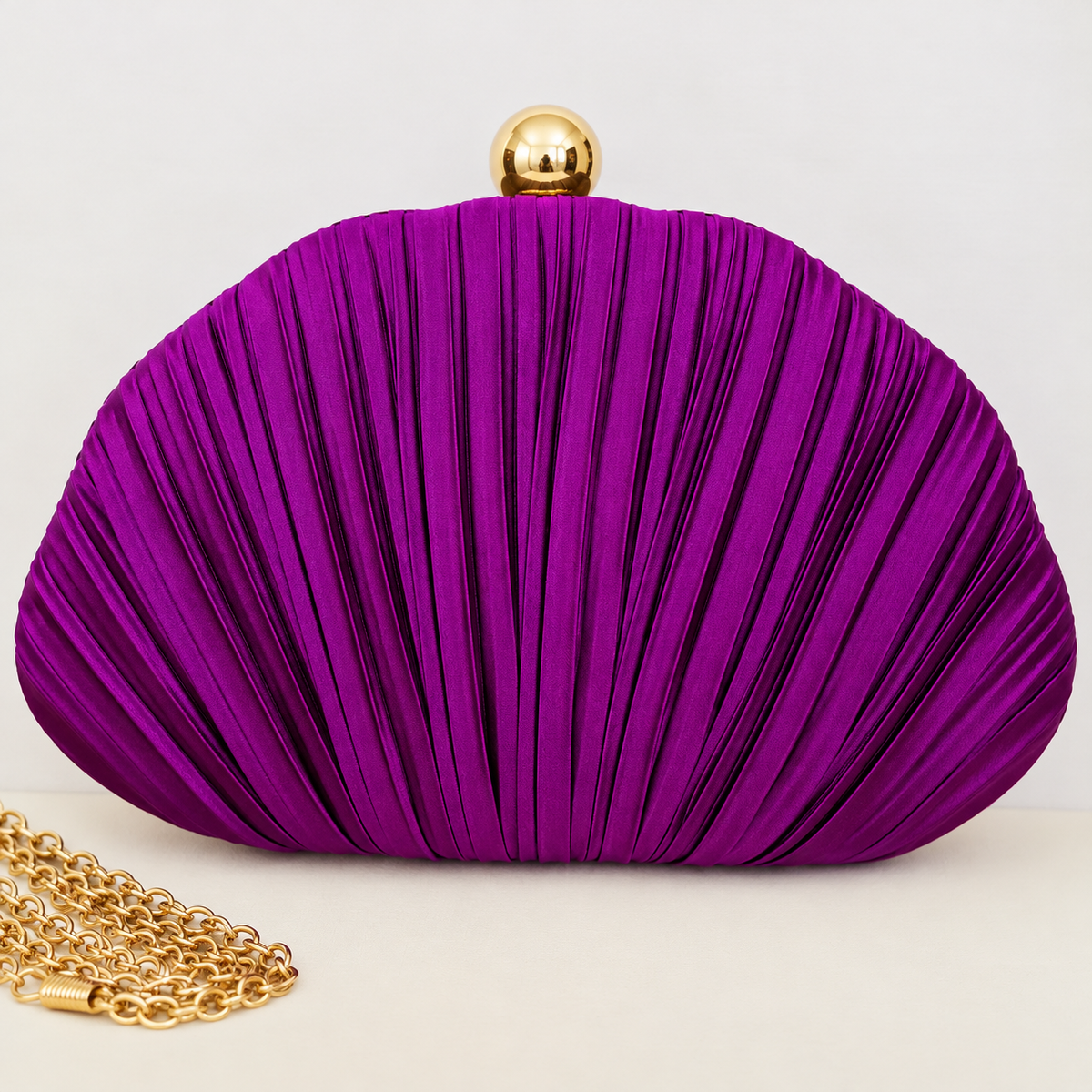 Clutch Plissada Roxo com Detalhe Dourado