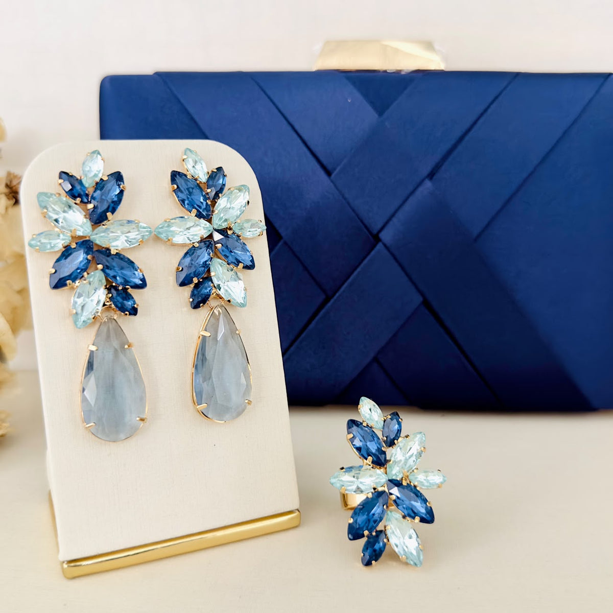 Kit Clutch, Brinco e Anel Regulável Londres Tons de Azul Banho Dourado