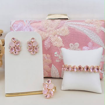 Kit 4 Peças Clutch Bordada, Brinco, Bracelete e Anel Regulável Jade de Zircônia Tons de Rosa Banho Dourado
