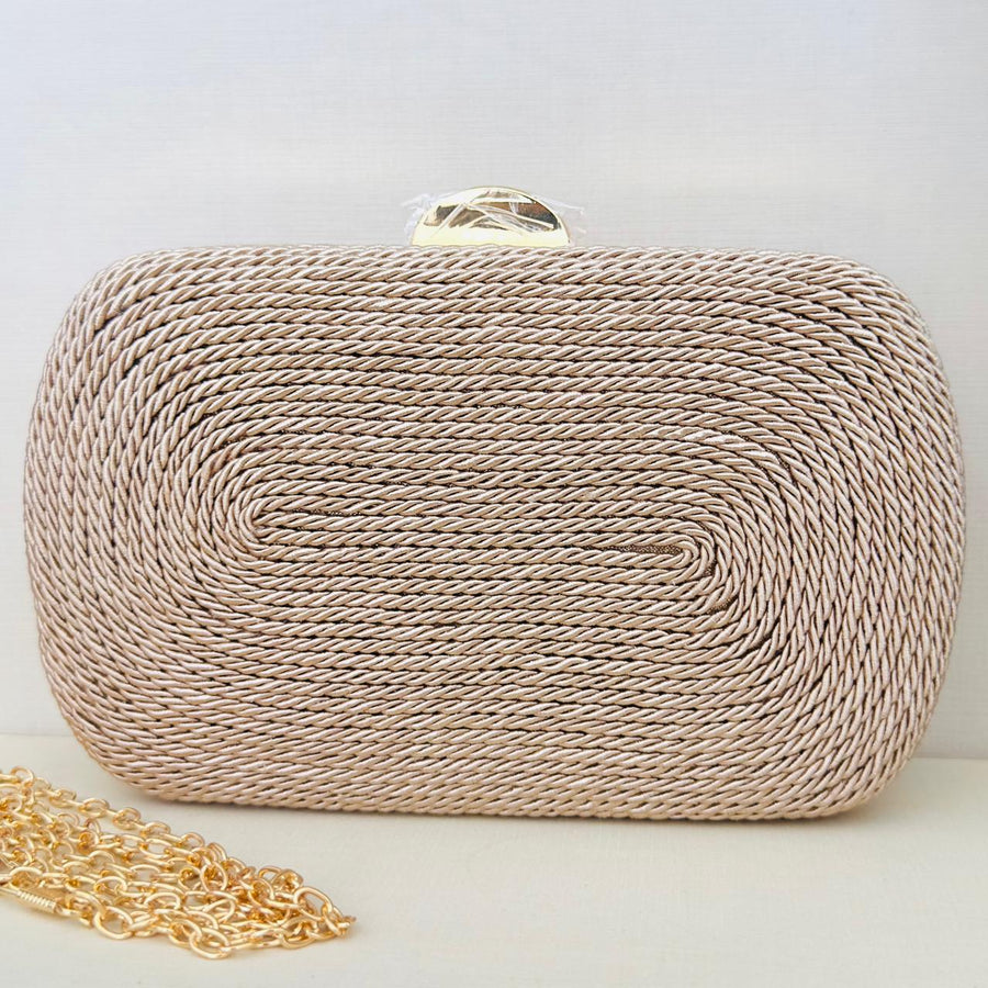 Clutch de Cordão Bege com Detalhe Dourado