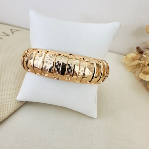 Bracelete Caracol Texturado Dourado