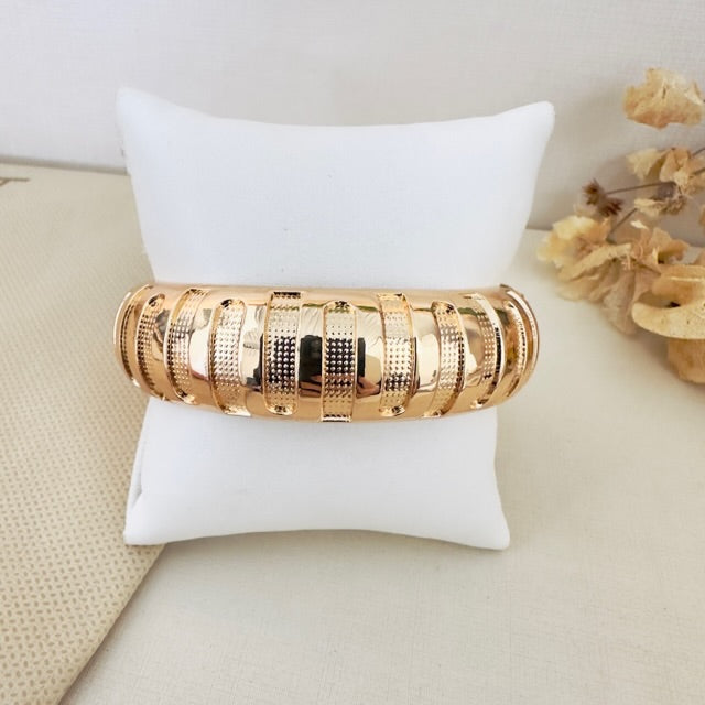 Bracelete Caracol Texturado Dourado
