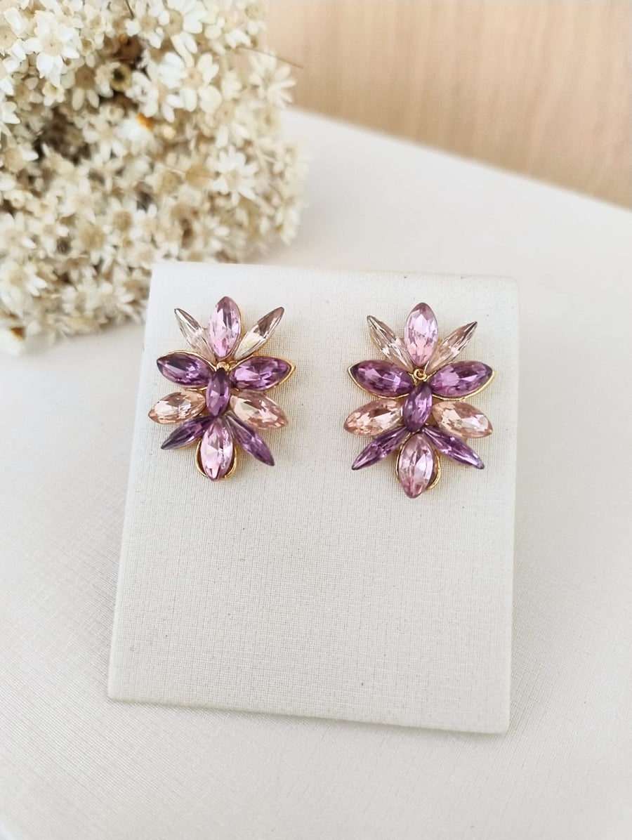 Brinco de Pedraria Sarissa Cor.:Lilas com Rose
