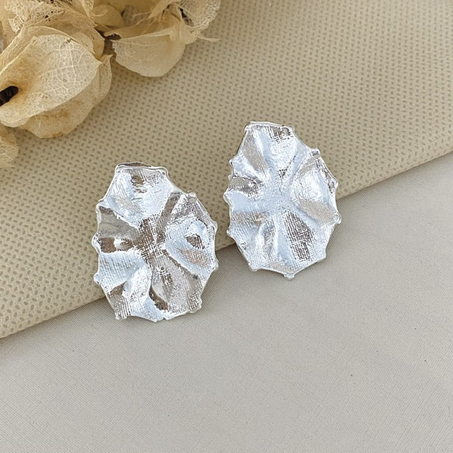 Brinco Gota Orgânico Martelado Prata