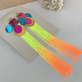 Brinco Grande de Paetês e Fios Neon