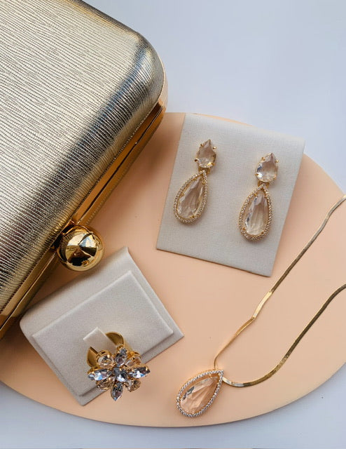 Clutch Dourado com Colar, Brinco e Anel Regulável Cristal