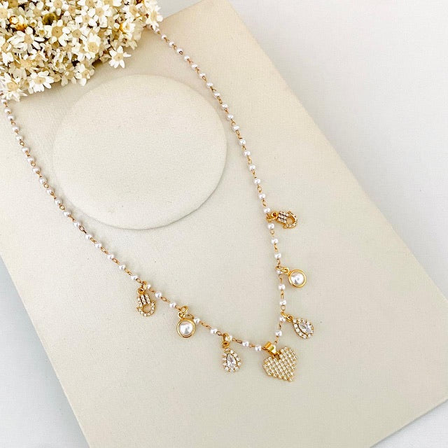Colar de Pérolas com Charmys