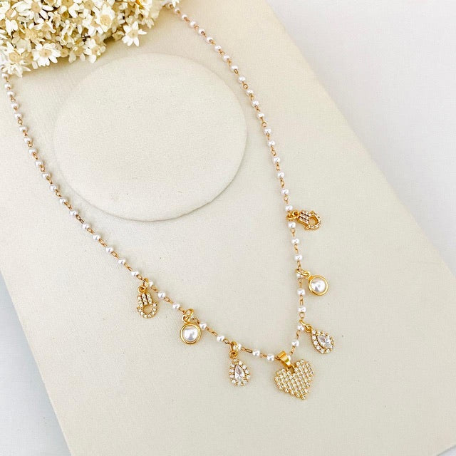 Colar de Pérolas com Charmys