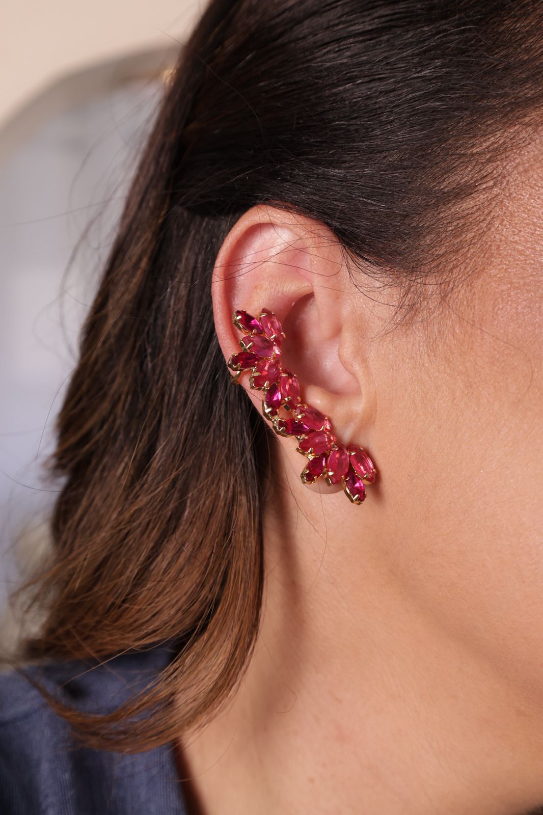 Ear Cuff de Zircônia Fúcsia Dalia Dourado