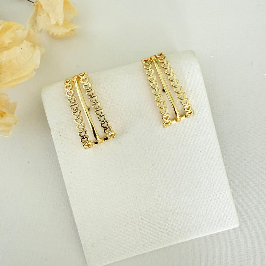 Ear Hook Dourado  com Detalhes de Coraçao