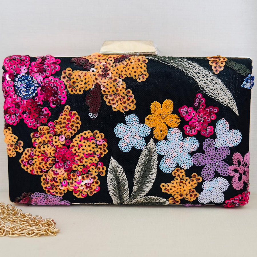 Clutch Bordada Preta com Detalhe Colorido