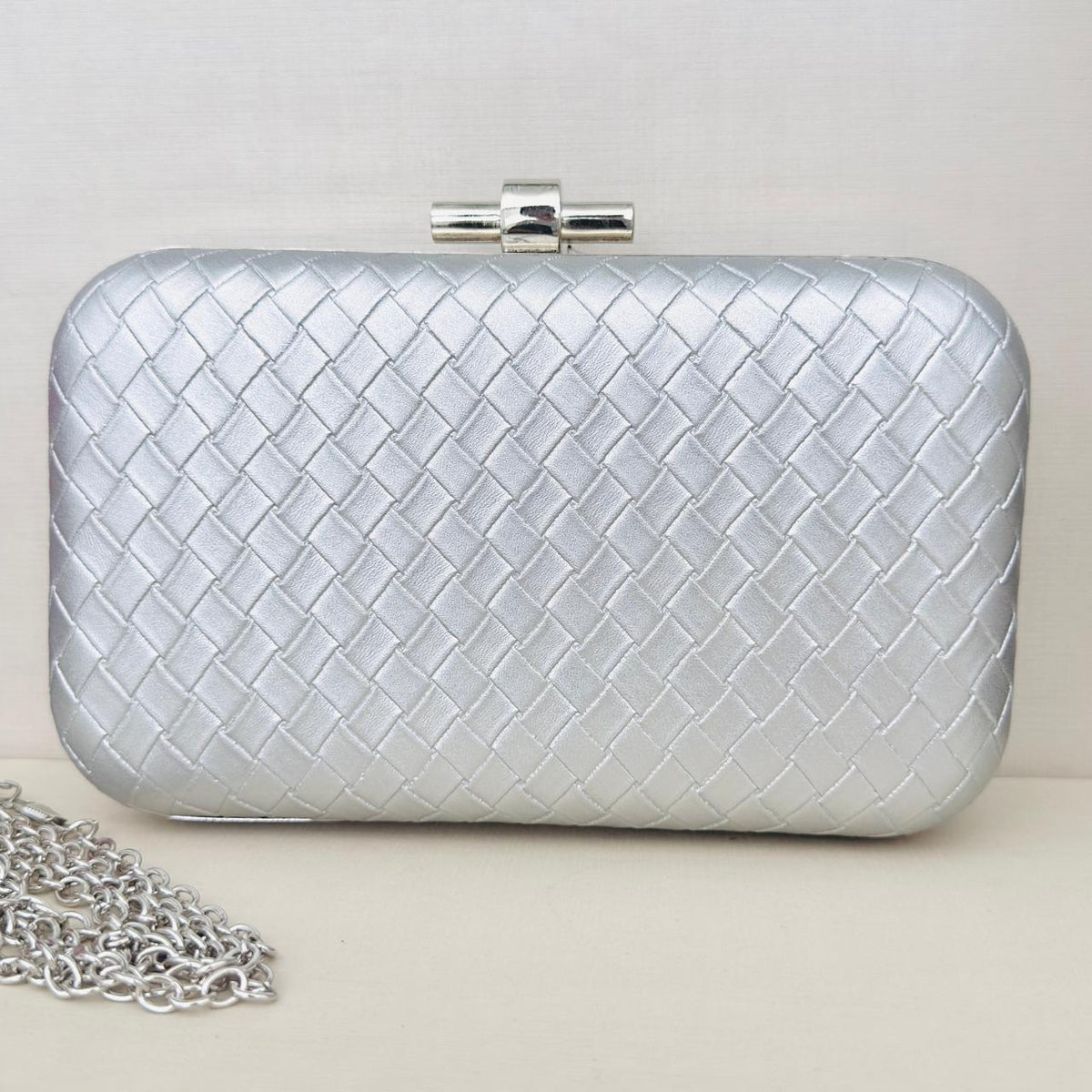 Clutch Detalhada Prata