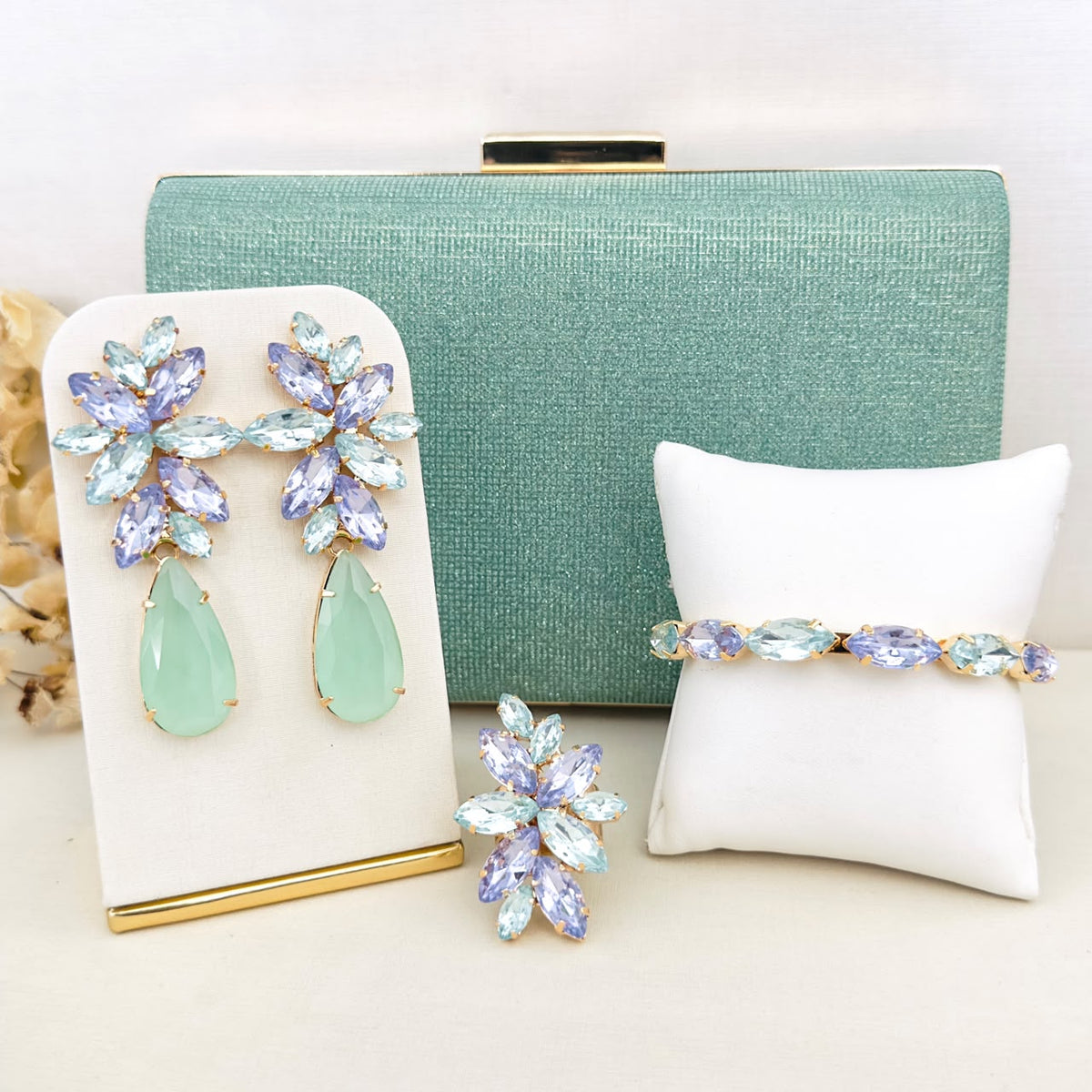 Kit 4 Peças Clutch Brilhosa, Brinco, Anel e Bracelete Londres Lilás com Menta Banho Dourado