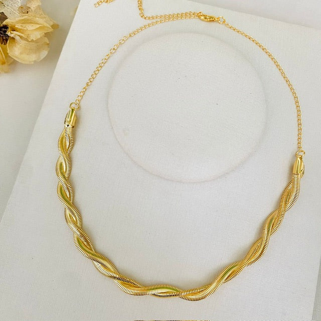 Gargantilha de Malha Trancada Dourado