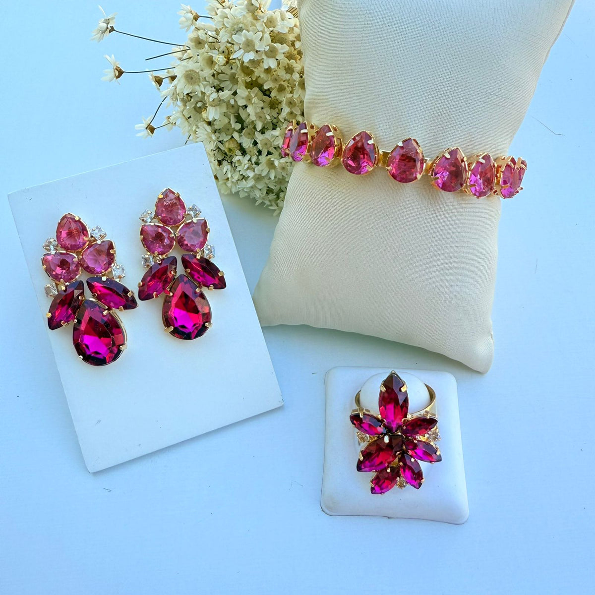 Kit 3 Peças Anel Regulável, Bracelete e Brinco Kelly Fucsia com Pink Dourado