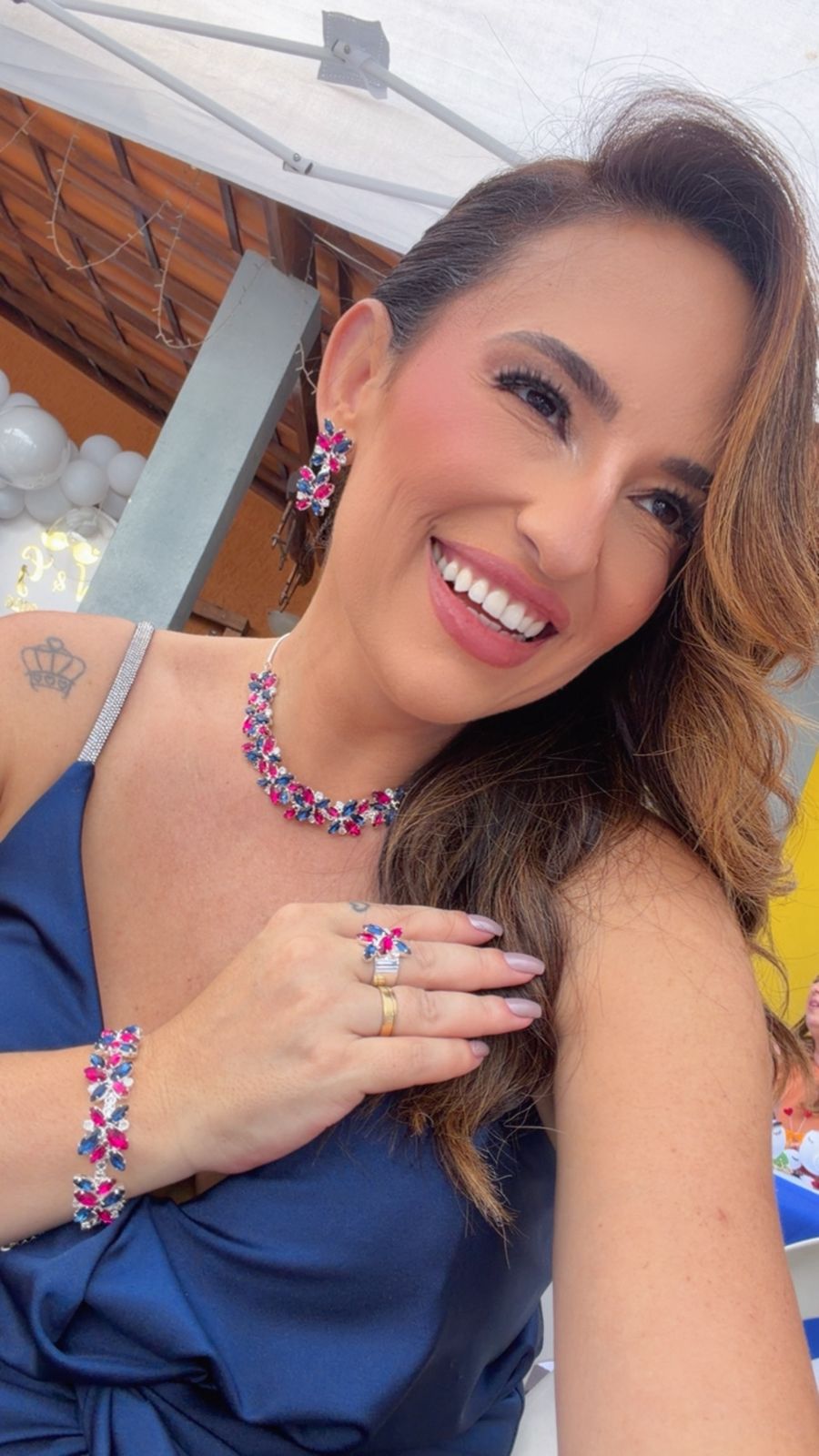 Kit 4 Acessórios Jessy Azul Safira com Pink Prata , Brinco, Anel Regulável, Pulseira e Colar