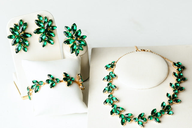 Kit 4 Acessórios Turim Esmeralda Dourado - Anel Ajustável, Colar, Pulseira e Brinco