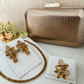 Kit 4 peças Clutch, Chocker, Brinco e Anel Regulável Gaby Marrom Dourado