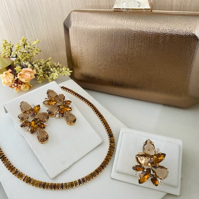 Kit 4 peças Clutch, Chocker, Brinco e Anel Regulável Gaby Marrom Dourado