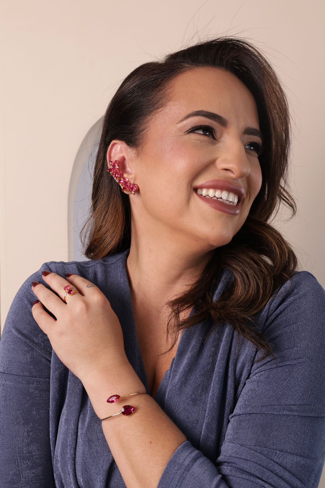 Kit Anel Regulável, Bracelete e Ear Cuff de Zircônia Fúcsia Dalia Dourado