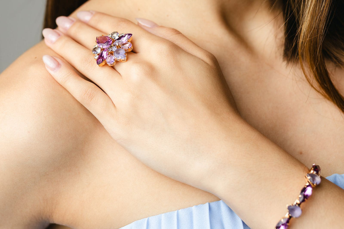 Kit Brinco, Anel Regulável e Bracelete Manhattan de Zircônia Tons de Roxo  Banho Dourado